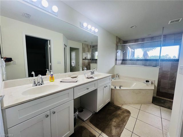 1031 Tivoli LN, Naples, FL 34104