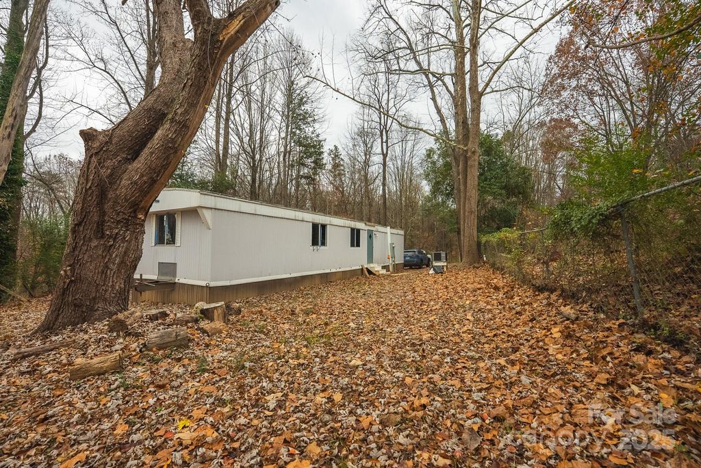 9336 Pinewood Avenue, Charlotte, NC 28214