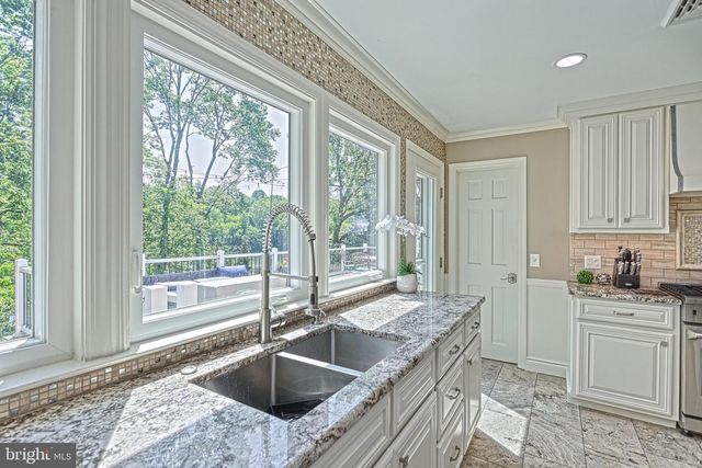 215 E LAUER LN, Camp Hill, PA 17011