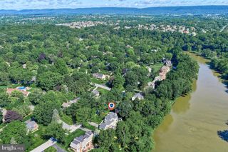 215 E LAUER LN, Camp Hill, PA 17011