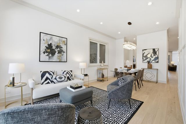 4846 N Hermitage Avenue, Chicago, IL 60640