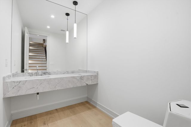 4846 N Hermitage Avenue, Chicago, IL 60640