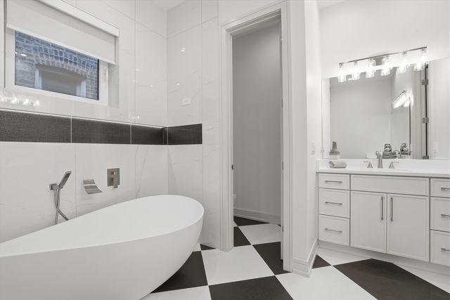 4846 N Hermitage Avenue, Chicago, IL 60640