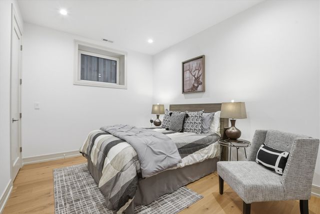 4846 N Hermitage Avenue, Chicago, IL 60640