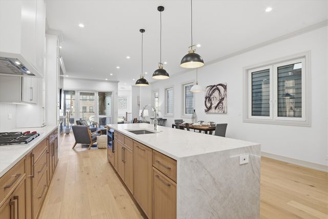 4846 N Hermitage Avenue, Chicago, IL 60640