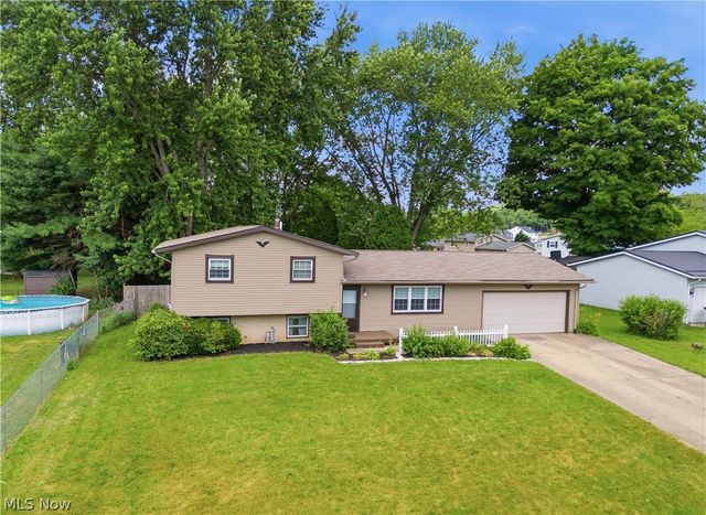 1819 Stonehenge Avenue NW, Massillon, OH 44646