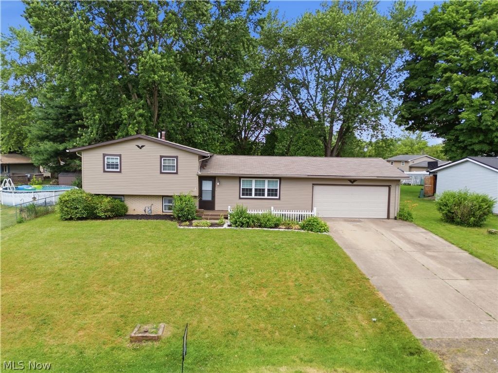 1819 Stonehenge Avenue NW, Massillon, OH 44646