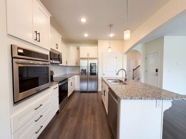 210 Hickory Pointe Dr, Lebanon, TN 37087