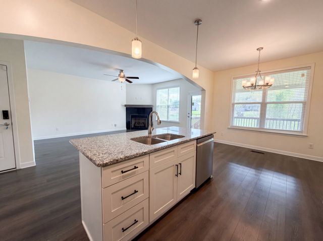 210 Hickory Pointe Dr, Lebanon, TN 37087