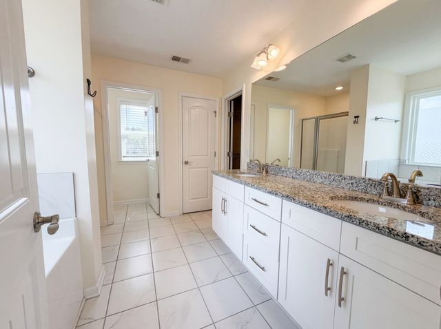 210 Hickory Pointe Dr, Lebanon, TN 37087