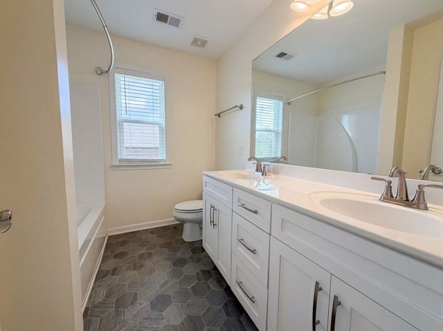 210 Hickory Pointe Dr, Lebanon, TN 37087