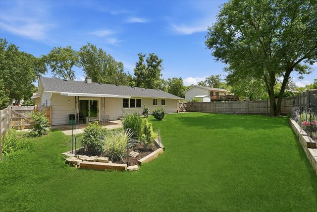 6320 Clark Drive, Woodridge, IL 60517