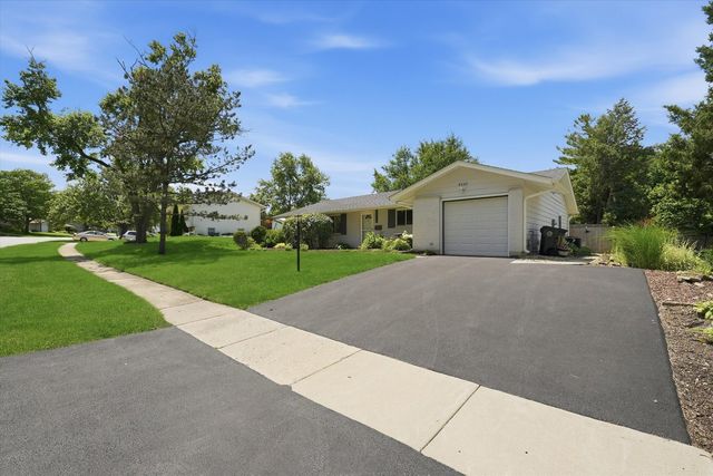 6320 Clark Drive, Woodridge, IL 60517