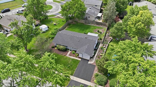 6320 Clark Drive, Woodridge, IL 60517