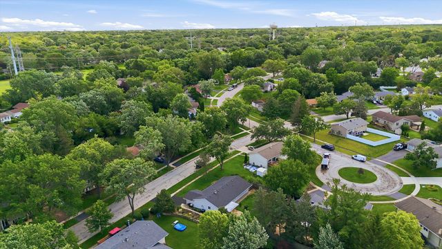 6320 Clark Drive, Woodridge, IL 60517