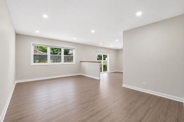 6320 Clark Drive, Woodridge, IL 60517