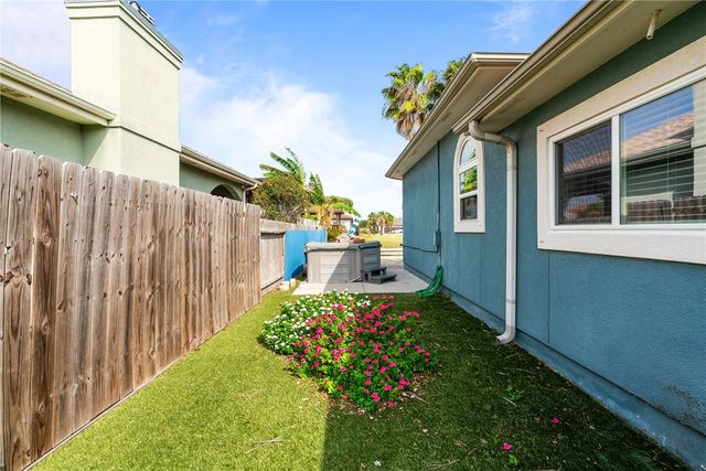 14218 Punta Bonaire Dr, Corpus Christi, TX 78418