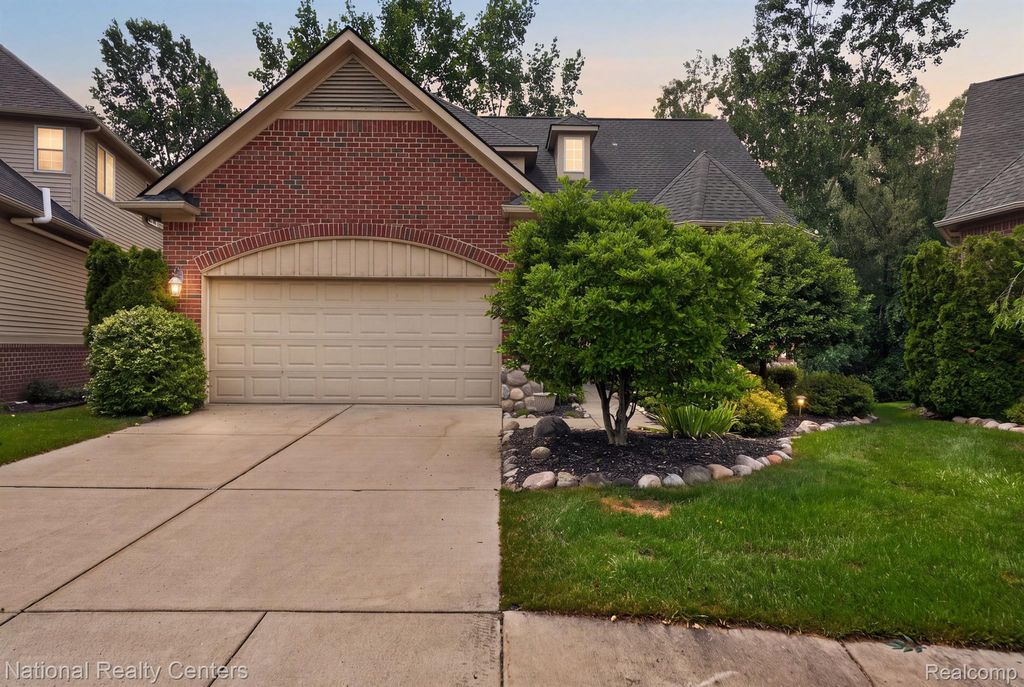 5590 River Park Drive, Waterford Charter Township, MI 48327