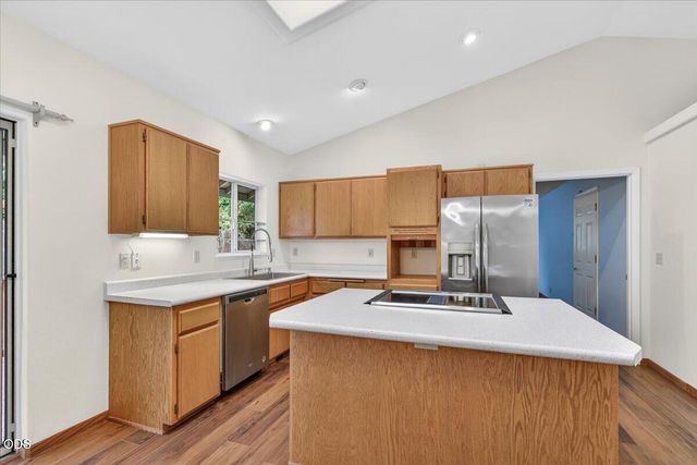 1222 Monroe Way, Grants Pass, OR 97527