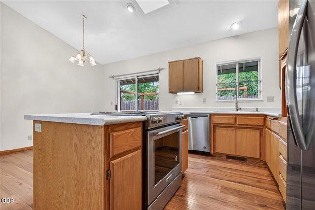 1222 Monroe Way, Grants Pass, OR 97527