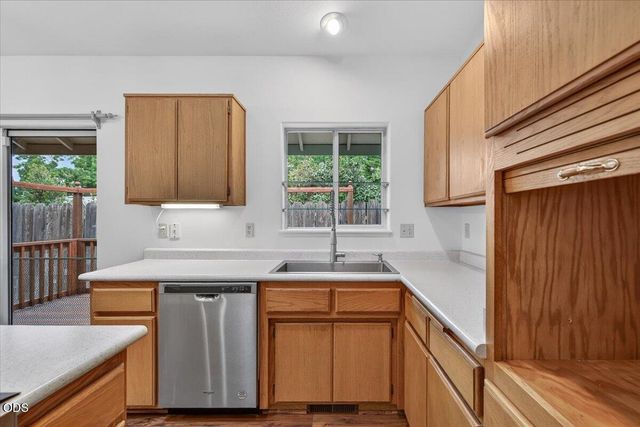 1222 Monroe Way, Grants Pass, OR 97527