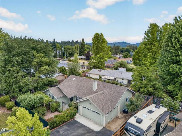1222 Monroe Way, Grants Pass, OR 97527