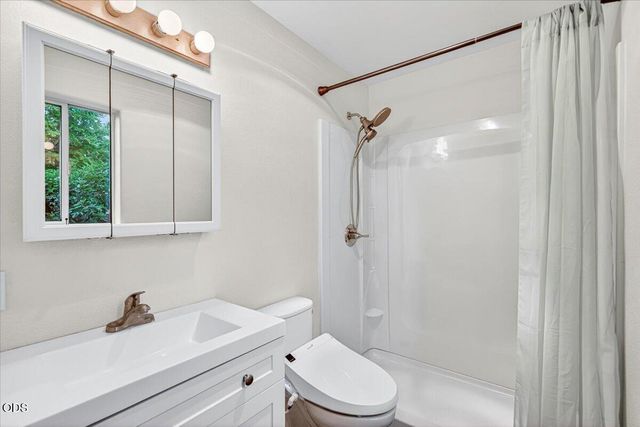 1222 Monroe Way, Grants Pass, OR 97527