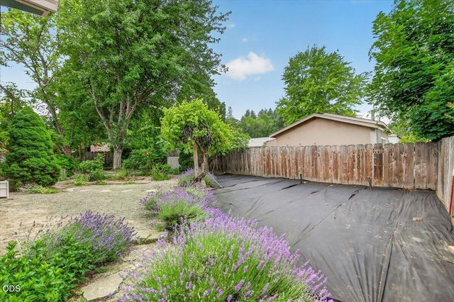 1222 Monroe Way, Grants Pass, OR 97527
