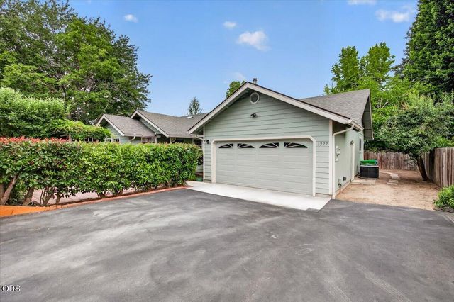 1222 Monroe Way, Grants Pass, OR 97527