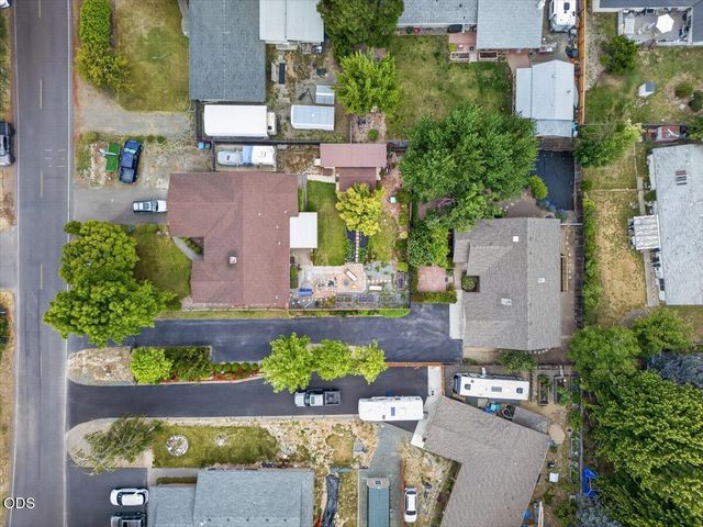 1222 Monroe Way, Grants Pass, OR 97527