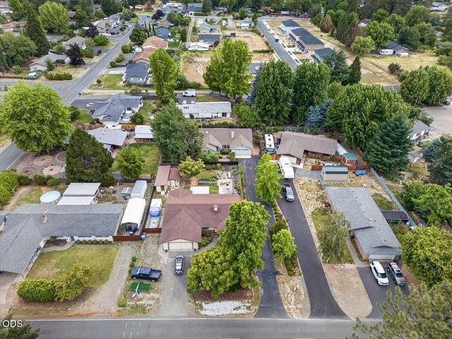 1222 Monroe Way, Grants Pass, OR 97527