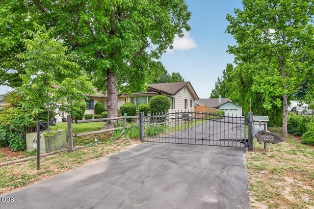1222 Monroe Way, Grants Pass, OR 97527