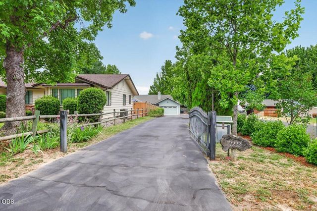 1222 Monroe Way, Grants Pass, OR 97527