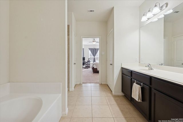 11933 LUCKEY FALLS, San Antonio, TX 78252