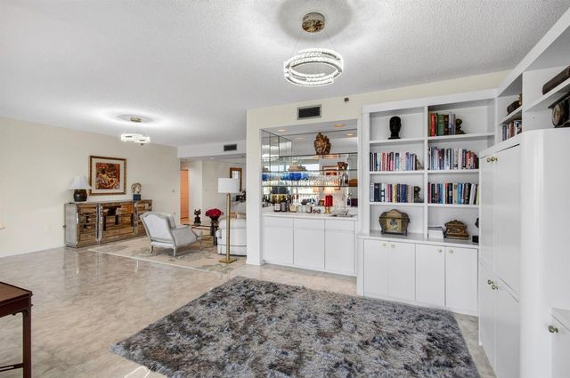 17031 Boca Club Boulevard 104A, Boca Raton, FL 33487