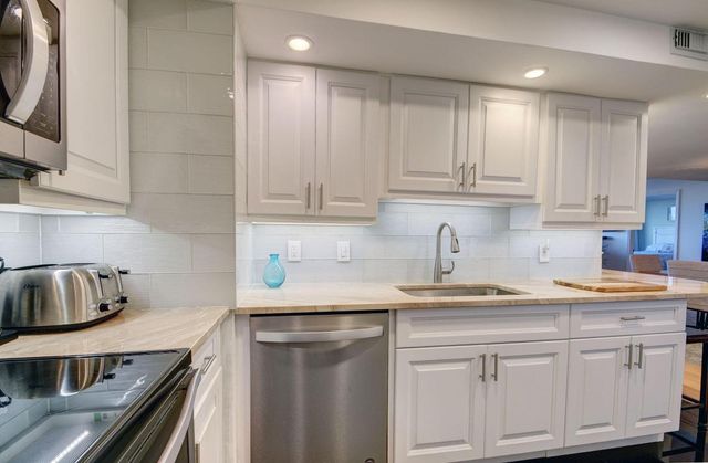 5600 N Flagler Drive 307, West Palm Beach, FL 33407