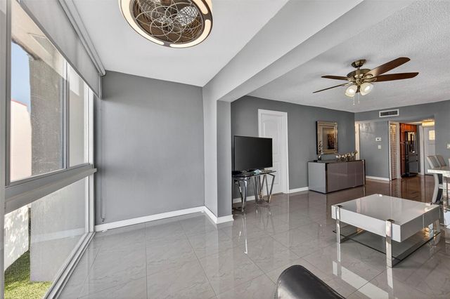 2951 E Sunrise Lakes Drive 312, Sunrise, FL 33322