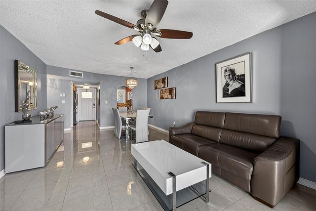 2951 E Sunrise Lakes Drive 312, Sunrise, FL 33322