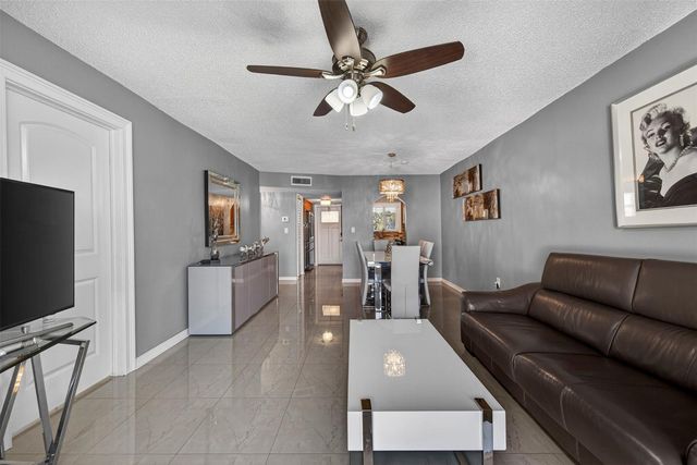 2951 E Sunrise Lakes Drive 312, Sunrise, FL 33322