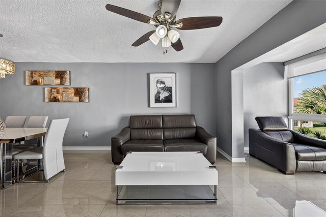 2951 E Sunrise Lakes Drive 312, Sunrise, FL 33322