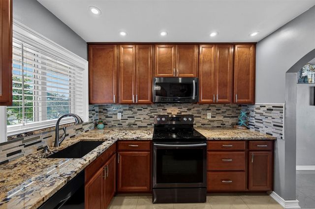2951 E Sunrise Lakes Drive 312, Sunrise, FL 33322
