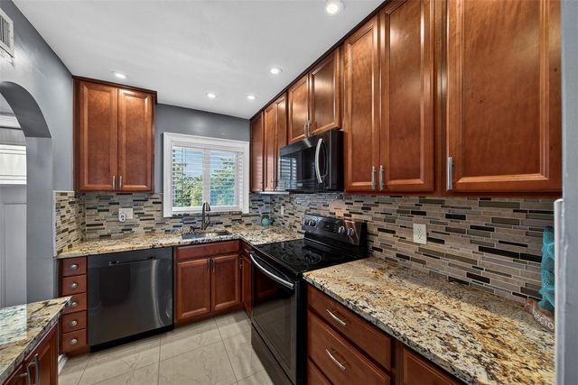 2951 E Sunrise Lakes Drive 312, Sunrise, FL 33322