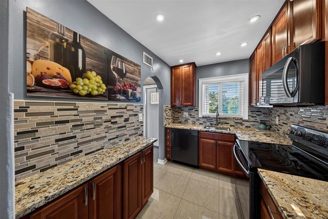 2951 E Sunrise Lakes Drive 312, Sunrise, FL 33322