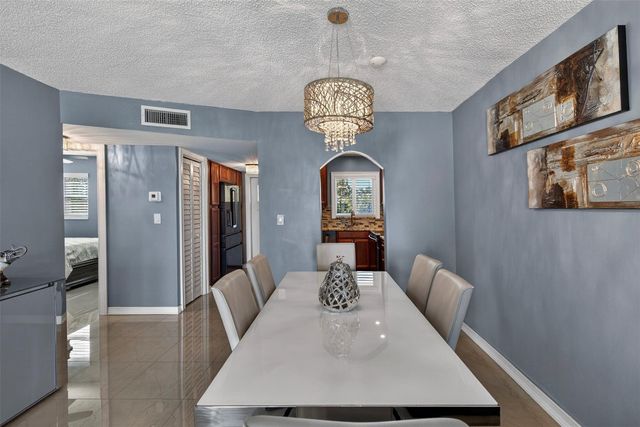 2951 E Sunrise Lakes Drive 312, Sunrise, FL 33322