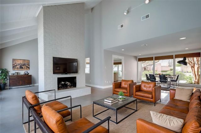 1107 Stoney Hill, Houston, TX 77077