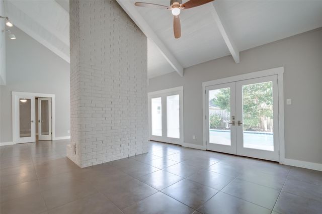 1107 Stoney Hill, Houston, TX 77077