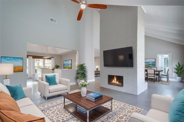 1107 Stoney Hill, Houston, TX 77077