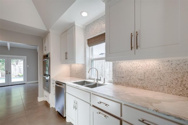 1107 Stoney Hill, Houston, TX 77077