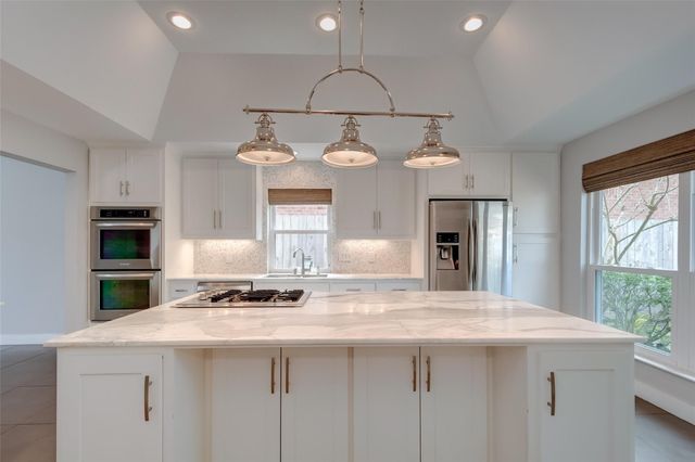 1107 Stoney Hill, Houston, TX 77077