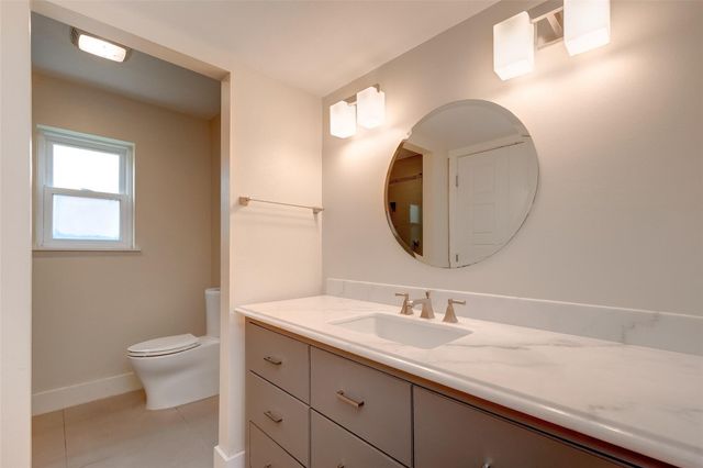 1107 Stoney Hill, Houston, TX 77077